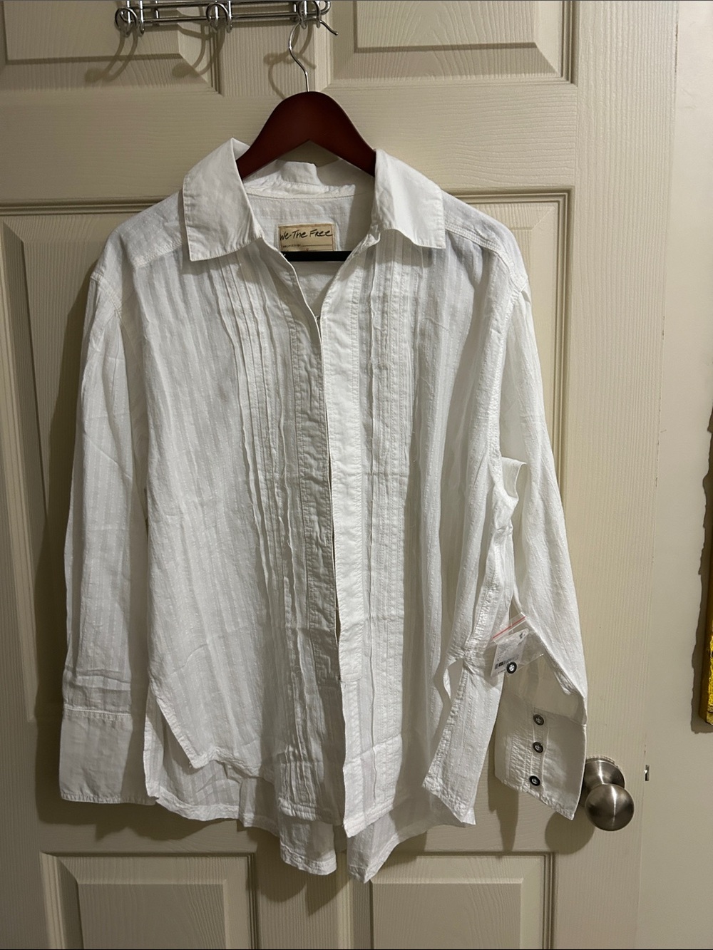 We The Free 100% Cotton White Shirt with Hook Closures. Size Small